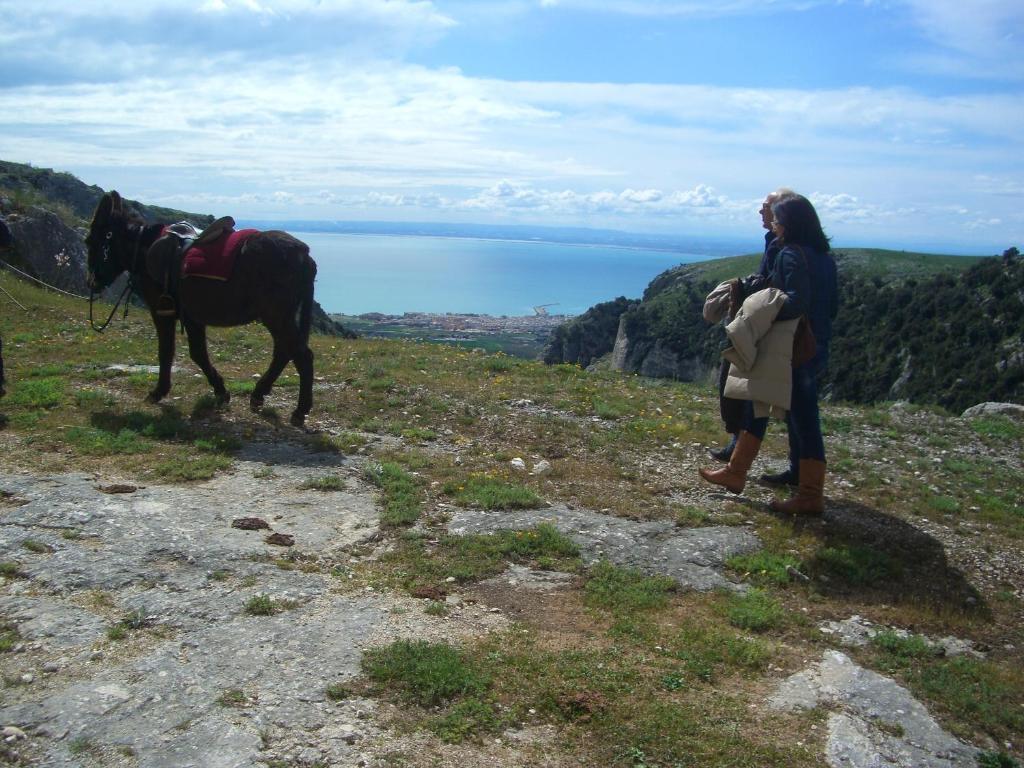 Monte SantʼAngelo Hotel Menta E Rosmarino المظهر الخارجي الصورة